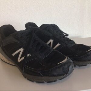 New Balance Men's Black and White Athletic Shoes